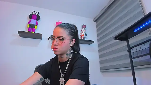 Gangster Girl online show from November 2025 03:42:02 AM