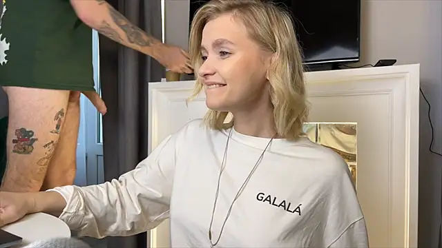 Adelovenick online show from November 2025 08:38:01 AM