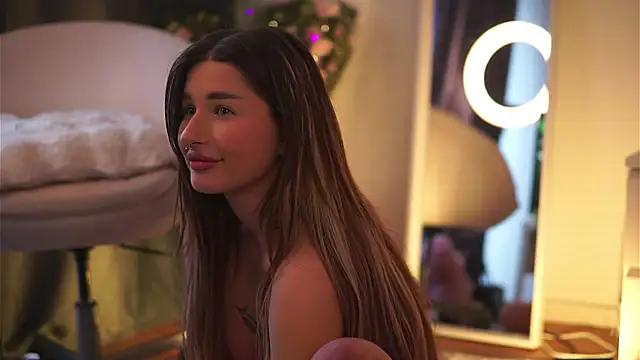 Snapshot of AvaShayy chatting on January 2025 07:32:01 AM AvaShayy online show from January 2025 07:32:01 AM