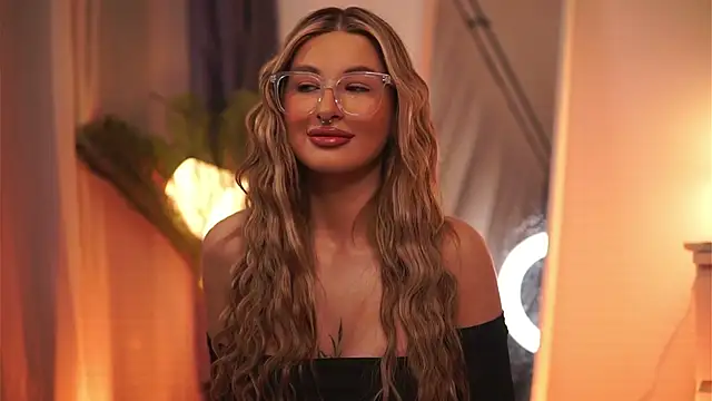 Snapshot of AvaShayy chatting on March 2025 12:20:01 AM AvaShayy online show from March 2025 12:20:01 AM