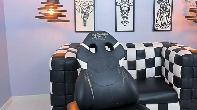 Snapshot of SARAFOXX_ chatting on December 2024 06:06:01 PM SARAFOXX online show from December 2024 06:06:01 PM