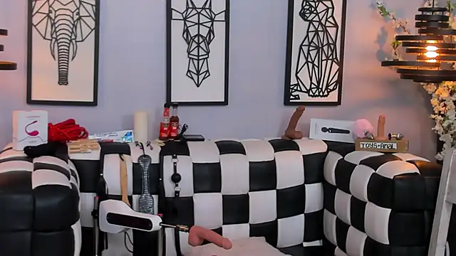 Snapshot of SARAFOXX_ chatting on December 2024 05:50:02 PM SARAFOXX online show from December 2024 05:50:02 PM