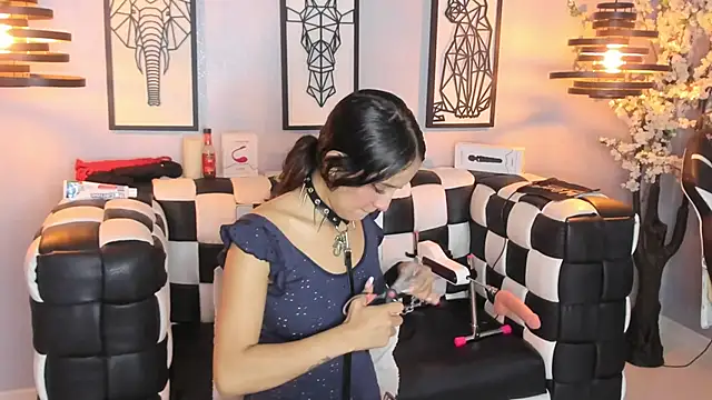 Snapshot of SARAFOXX_ chatting on January 2025 05:37:01 PM SARAFOXX online show from January 2025 05:37:01 PM