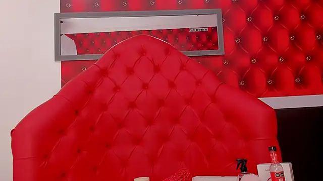 Snapshot of SARAFOXX_ chatting on February 2025 02:55:02 PM SARAFOXX online show from February 2025 02:55:02 PM