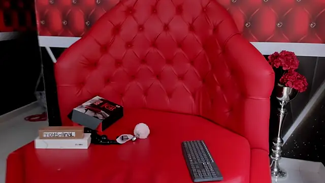 Snapshot of SARAFOXX_ chatting on March 2025 02:45:02 PM SARAFOXX online show from March 2025 02:45:02 PM