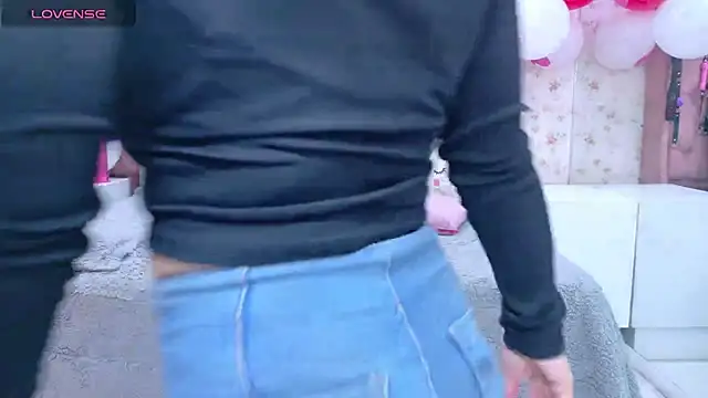 AvrillThomas online show from February 2025 03:09:01 PM