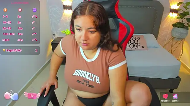 Snapshot of nadine_russo chatting on January 2025 07:40:01 PM nadine russo online show from January 2025 07:40:01 PM