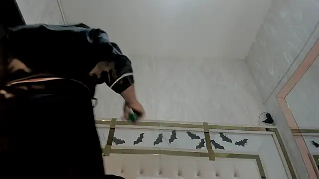 Victoriaa millers online show from October 2025 07:05:02 PM