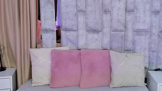 lila noa online show from November 2025 07:27:01 PM