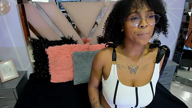 Snapshot of Elith_noa chatting on January 2025 07:18:01 PM Elith noa online show from January 2025 07:18:01 PM