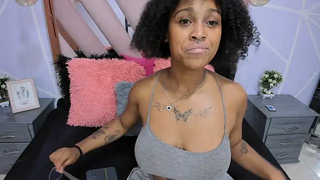 Snapshot of Elith_noa chatting on February 2025 07:31:02 PM Elith noa online show from February 2025 07:31:02 PM