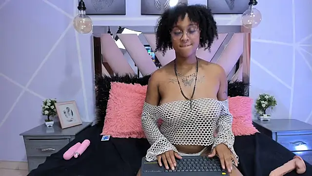 Snapshot of Elith_noa chatting on February 2025 01:33:01 AM Elith noa online show from February 2025 01:33:01 AM