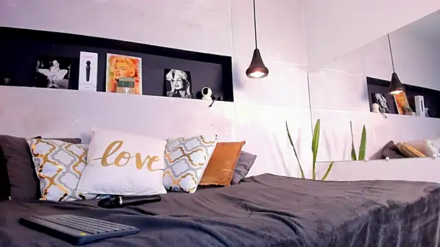 Snapshot of BERGINY_ chatting on January 2025 08:00:01 PM BERGINY online show from January 2025 08:00:01 PM