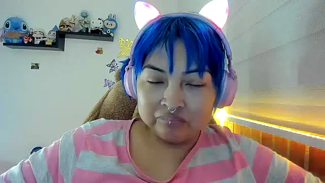 Shaddycute  online show from November 2025 05:04:01 PM