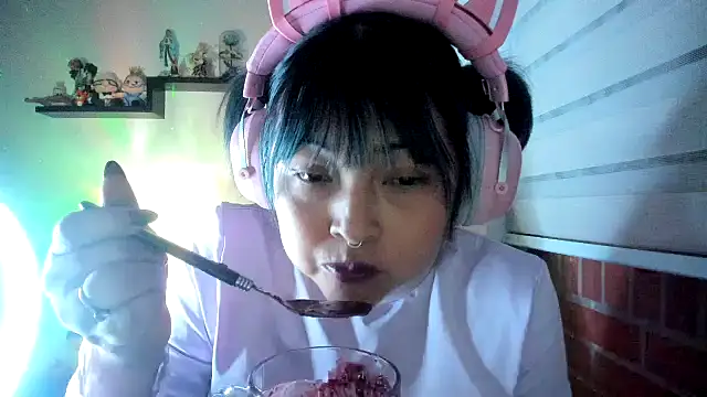 Snapshot of Shaddycute_ chatting on June 2026 01:43:02 AM Shaddycute online show from June 2026 01:43:02 AM
