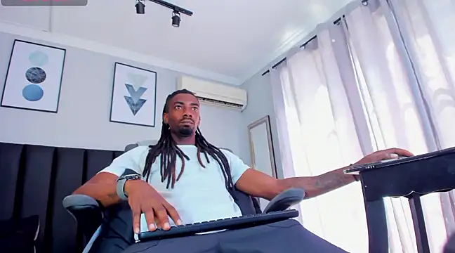 Snapshot of Malkon_Big chatting on February 2025 05:04:02 PM Malkon Big online show from February 2025 05:04:02 PM