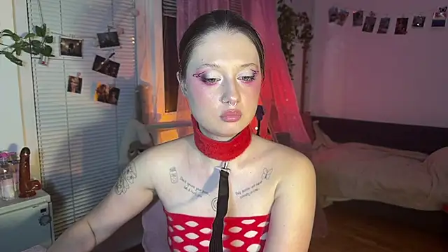 Snapshot of Jenny_darling_love chatting on May 2026 06:13:02 PM Jenny darling love online show from May 2026 06:13:02 PM