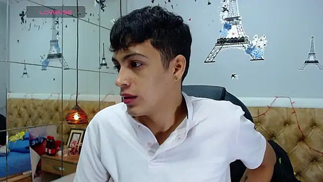 Snapshot of SkinnyBoy_ chatting on January 2025 12:25:02 PM SkinnyBoy online show from January 2025 12:25:02 PM