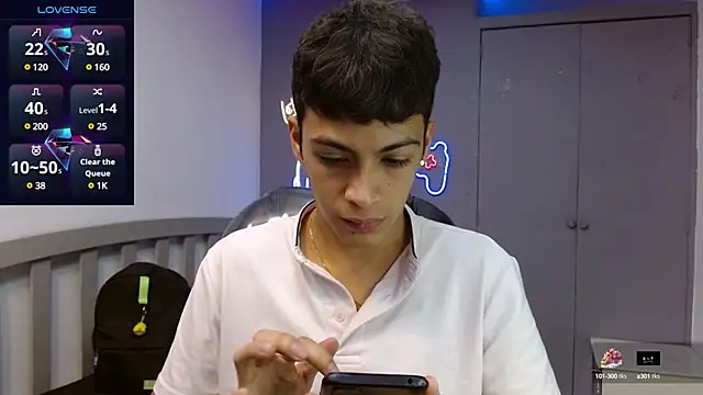 Snapshot of SkinnyBoy_ chatting on January 2025 12:18:01 PM SkinnyBoy online show from January 2025 12:18:01 PM