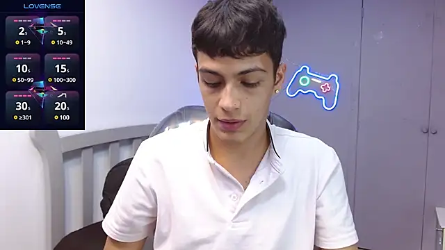 Snapshot of SkinnyBoy_ chatting on January 2025 06:23:01 PM SkinnyBoy online show from January 2025 06:23:01 PM