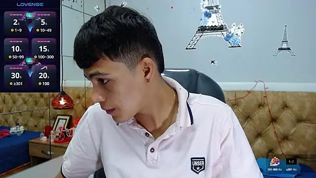 Snapshot of SkinnyBoy_ chatting on January 2025 12:33:01 PM SkinnyBoy online show from January 2025 12:33:01 PM