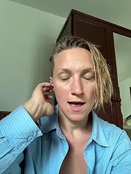 Snapshot of UmaTruewoman chatting on May 2026 05:26:02 AM UmaTruewoman online show from May 2026 05:26:02 AM
