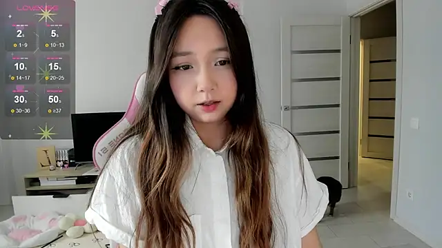 Snapshot of Fluffy_Rose chatting on May 2026 04:07:02 AM Fluffy Rose online show from May 2026 04:07:02 AM