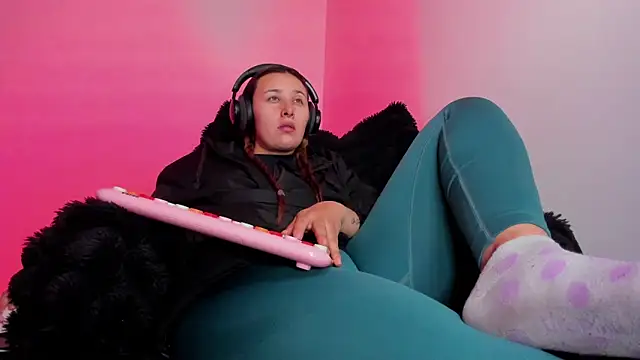 bonnie moon  online show from January 2026 10:57:02 PM