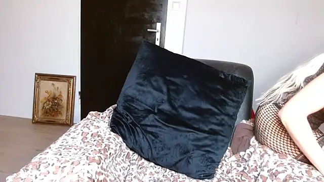 Snapshot of JuicyJanexo chatting on December 2024 08:44:02 AM JuicyJanexo online show from December 2024 08:44:02 AM