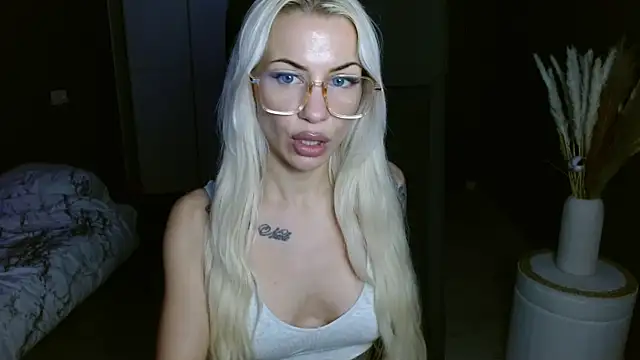 Snapshot of JuicyJanexo chatting on March 2025 05:08:01 AM JuicyJanexo online show from March 2025 05:08:01 AM