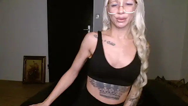 Snapshot of JuicyJanexo chatting on September 2025 04:25:01 AM JuicyJanexo online show from September 2025 04:25:01 AM