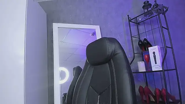 Tina Tayllor online show from October 2025 06:53:02 PM