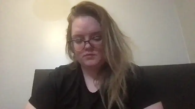 honeyyy24 online show from December 2025 05:18:02 PM