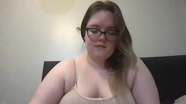 honeyyy24 online show from January 2026 02:22:02 PM