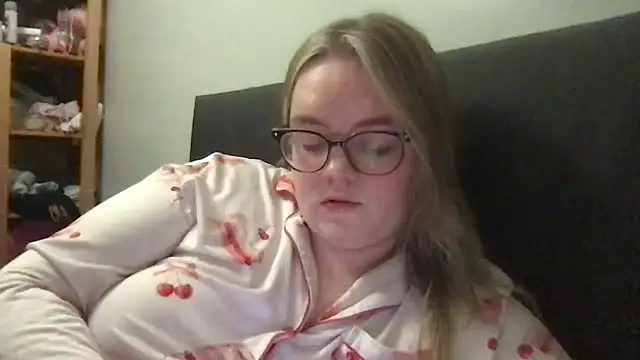 honeyyy24 online show from February 2026 11:12:01 PM