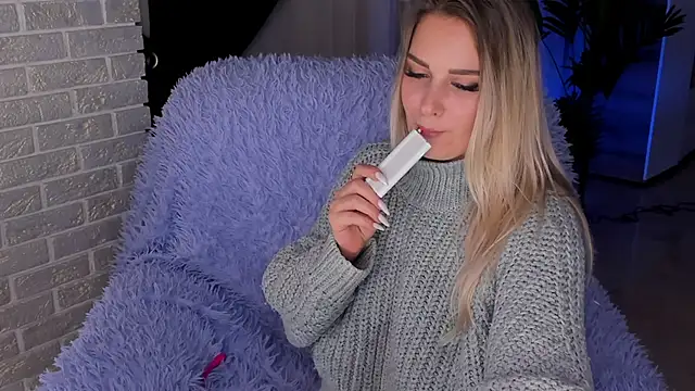 Snapshot of KittiLiza chatting on January 2025 09:51:02 PM KittiLiza online show from January 2025 09:51:02 PM