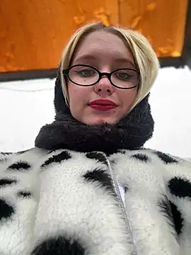 Snapshot of Milkyy_wway chatting on December 2024 10:45:02 AM Milkyy wway online show from December 2024 10:45:02 AM