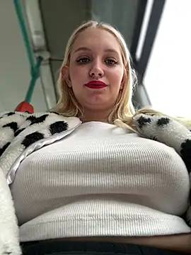 Snapshot of Milkyy_wway chatting on January 2025 10:31:02 AM Milkyy wway online show from January 2025 10:31:02 AM