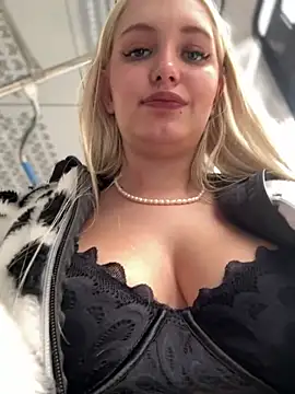 Snapshot of Milkyy_wway chatting on March 2025 10:38:02 AM Milkyy wway online show from March 2025 10:38:02 AM