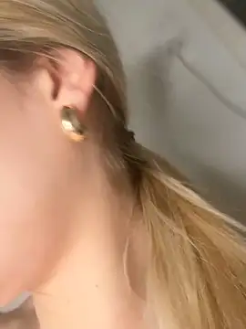 Lolitaxlola online show from April 2026 10:01:02 PM