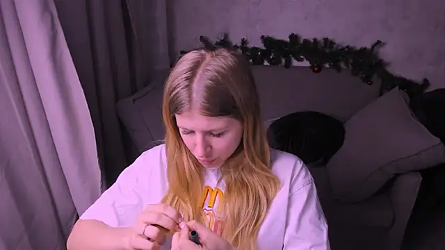 kirraa  online show from December 2024 10:37:01 PM