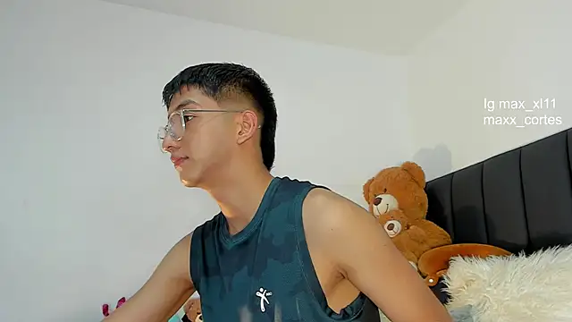 Snapshot of maxx_cortes chatting on February 2025 04:53:01 AM maxx cortes online show from February 2025 04:53:01 AM