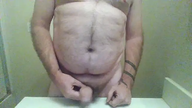 Snapshot of WatchinU82 chatting on October 2025 05:32:01 AM WatchinU82 online show from October 2025 05:32:01 AM