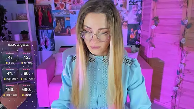 Snapshot of LadyIzabel chatting on February 2025 09:24:01 AM LadyIzabel online show from February 2025 09:24:01 AM
