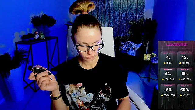 LadyIzabel online show from October 2025 08:48:01 AM