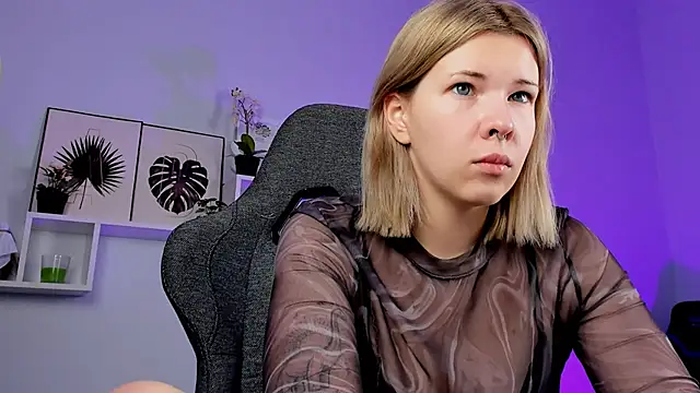 Snapshot of AliceSunday chatting on December 2024 08:07:02 AM AliceSunday online show from December 2024 08:07:02 AM