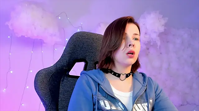 Snapshot of AliceSunday chatting on February 2025 02:11:02 PM AliceSunday online show from February 2025 02:11:02 PM