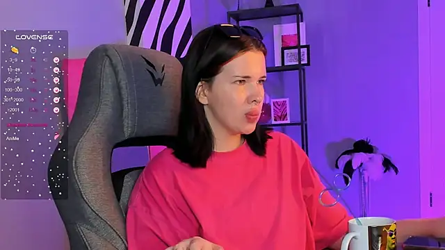 Snapshot of AliceSunday chatting on September 2025 05:09:02 AM AliceSunday online show from September 2025 05:09:02 AM