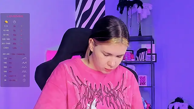 AliceSunday online show from October 2025 05:17:02 AM