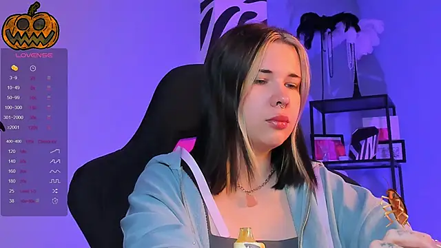 AliceSunday online show from October 2025 02:01:02 AM